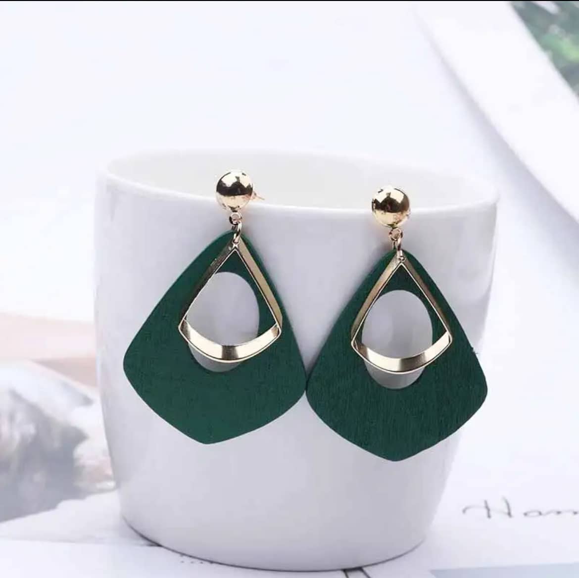 Elegant Green Round Drop Earring - Image 3