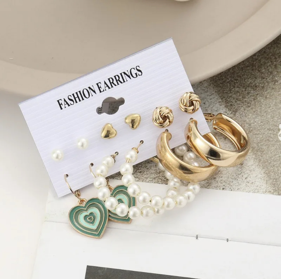 6 Pairs of Women's Green Love Pendant Earrings Set - Image 4